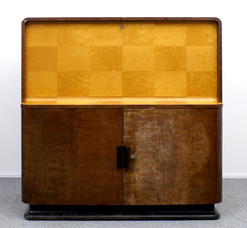 SEKRETÁŘ – BAR – ÚP HALABALA